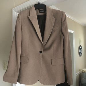 Fitted suit jacket